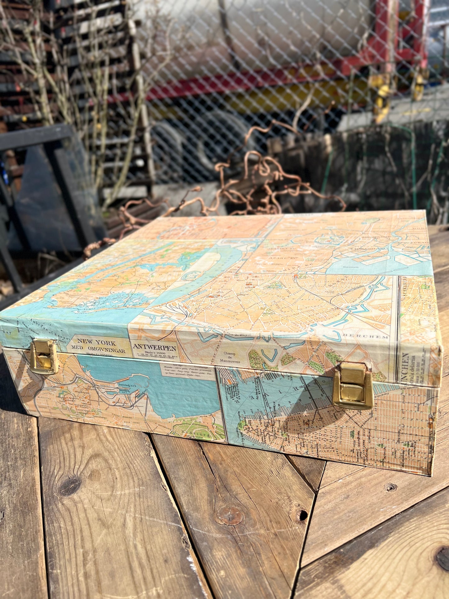 Tapetserad box