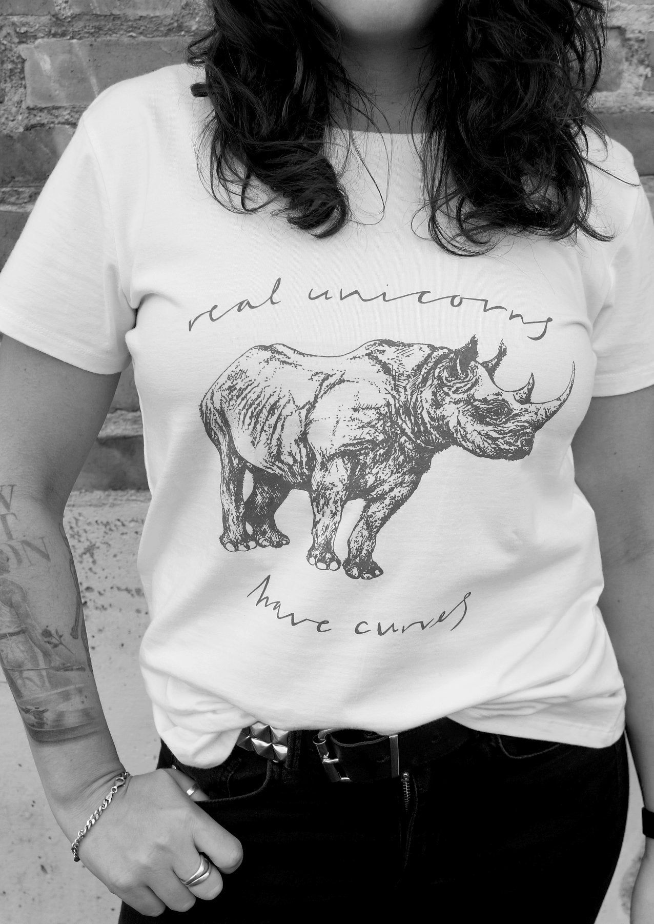 Real unicorns have curves T-shirt